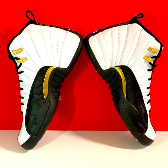 Air Jordan 12 Retro "Royalty Taxi" Size: (7y) - Picture 7 of 14